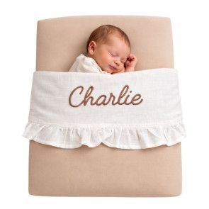 Jollein Ruffle lakentje met naam geborduurd