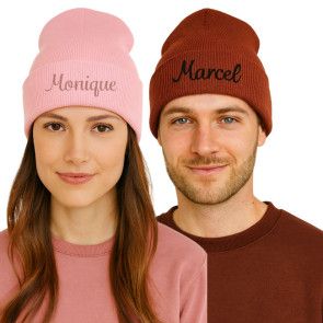 Gebreide muts voor volwassene met naam geborduurd