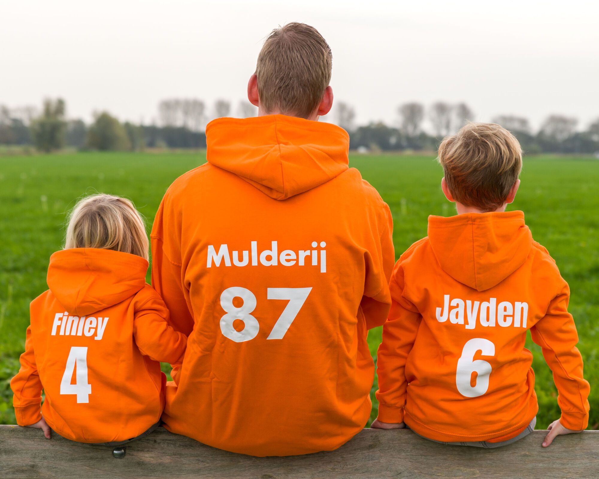 oranje hoodie met naam bedrukt koterkado